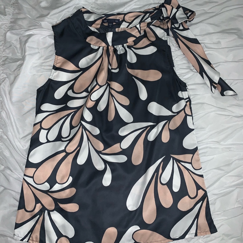 Gap shirt